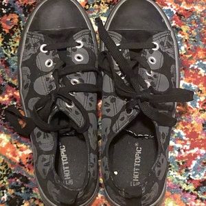 Hot Topic NEW Skull tennis shoes size 9 ‘n